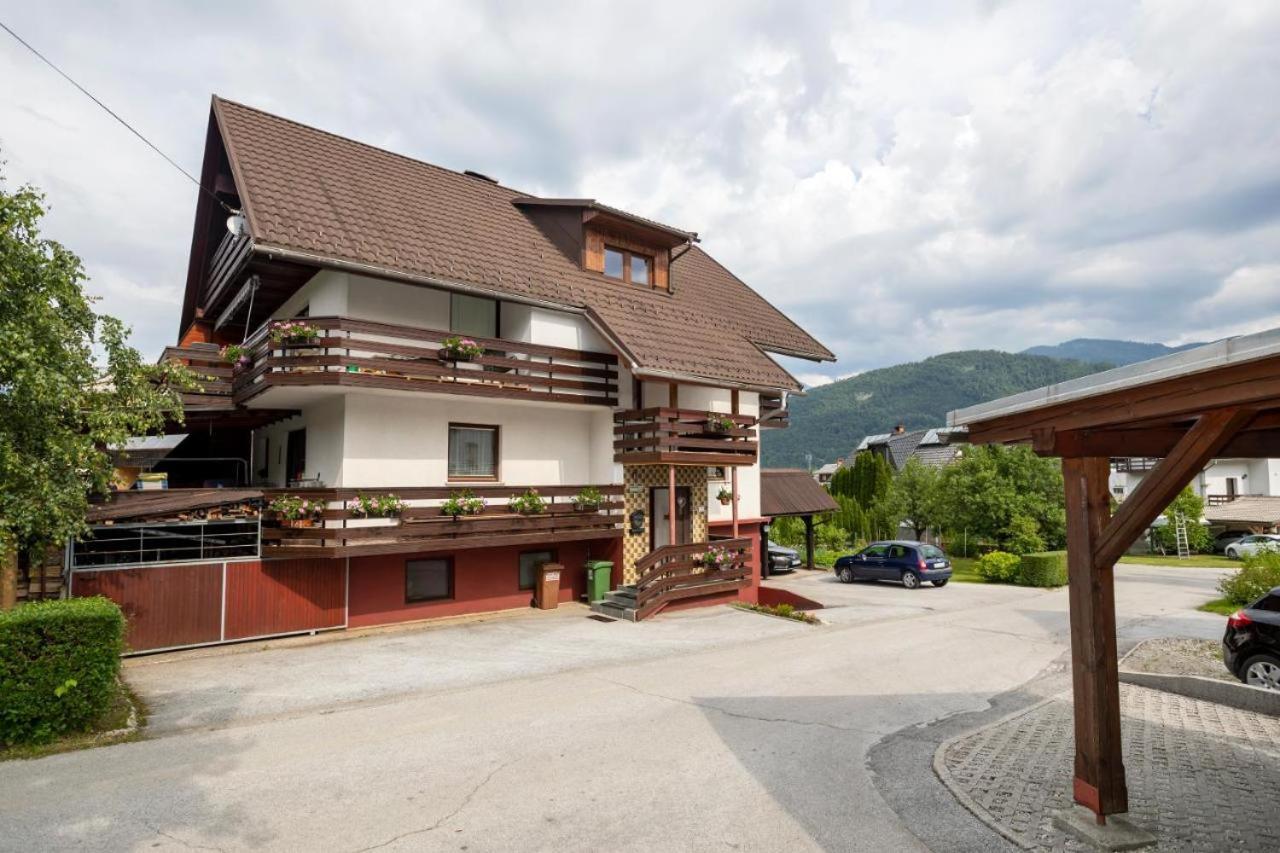 Ara Apartment *